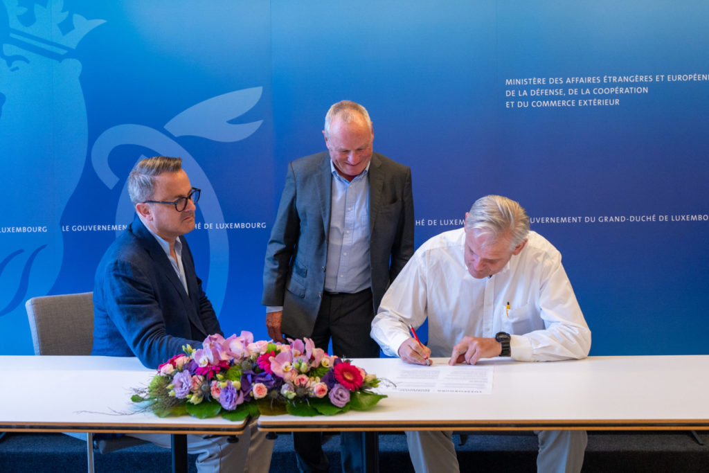 Signing the National Pact
